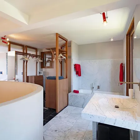 Madeleine Saint-Tropez