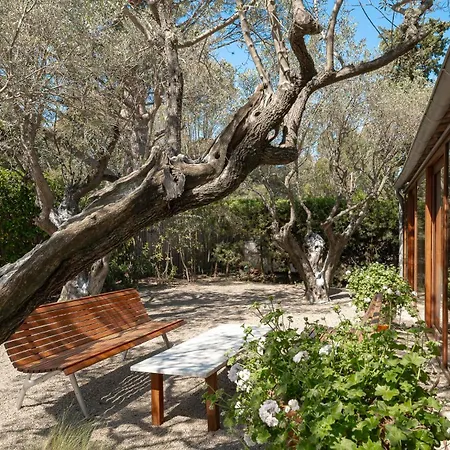 Madeleine Saint-Tropez