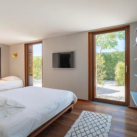 Madeleine Сен-Тропе