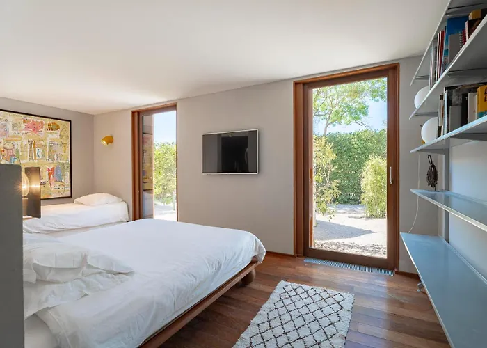 Madeleine Saint-Tropez